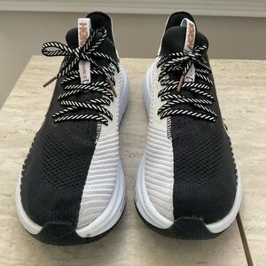 Hoka One One Carbon X Like New